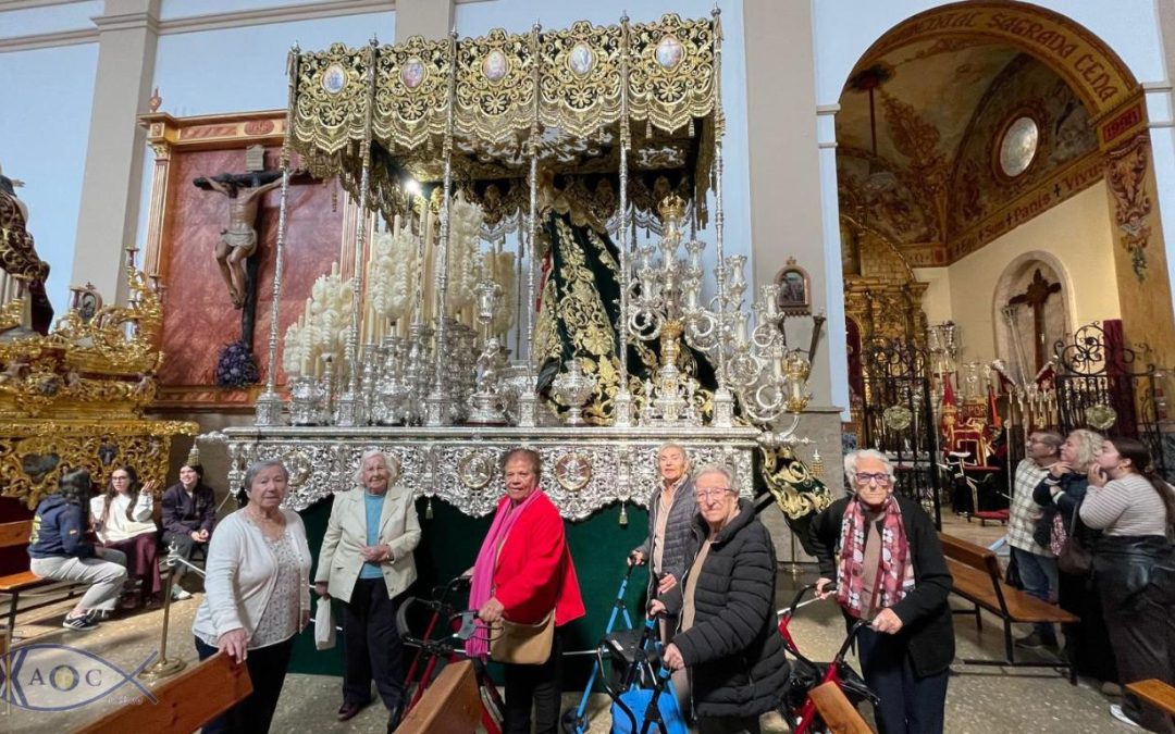 Devoción en Huelva: Residentes del centro visitan los templos del Polvorín y San Pedro